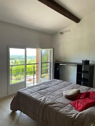 Les De Guillaunas Bed & Breakfast *